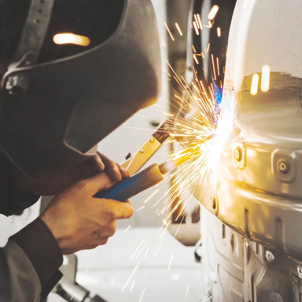 travaux sur une carrosserie de voiture